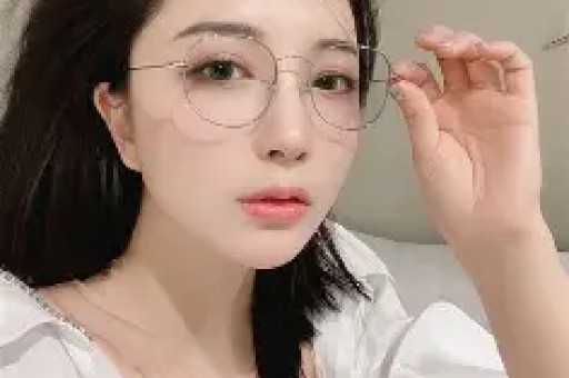 澄清又官宣生子、老戏骨睡粉、知名歌手争版权内娱又爆出四大瓜