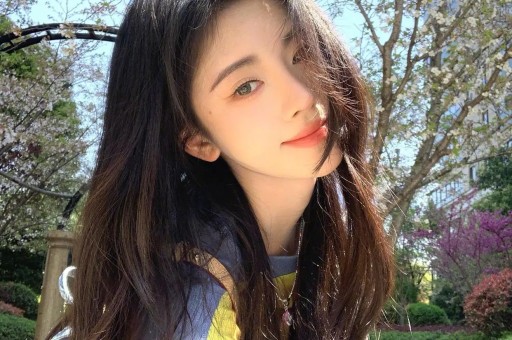 娱乐博主“吃瓜少女张小寒”账号遭封禁或因爆料赵丽颖恋情？